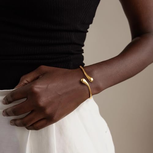 Robaice Gold Bracelets for Women Trendy，14K Gold Plated Bangle Cuff Bracelet Chunky Twist Bracelet Non Tarnish Hypoallergenic Jewelry Gift for Women - color: Small-Gold