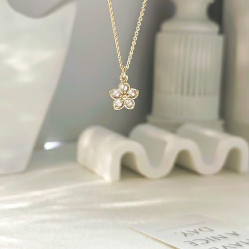 Luxval Diamond Pendant Gold Necklace for Women，Dainty 18k Gold Plated Choker Necklaces Simple Gold Jewelry Gifts for Women Girls - color: Gold-Daisy