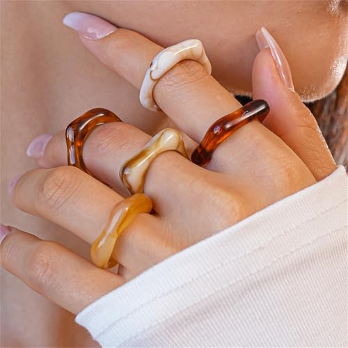 GYRMMUE Vintage Chunky Resin Ring Set for Women,Multicolor Acrylic Stackable Rings Irregular Plastic Knuckle Ring Set Y2k Aesthetic Statement Midi Rings Thick Dome Finger Jewelry - color: Brown