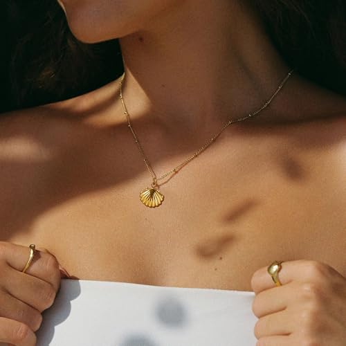 14K Gold Heart Necklace for Women Boho stainless steel waterproof Cute Dainty Love Pendant Necklaces for Women - color: Styie-4