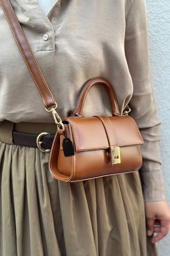 MOON CANTA Mini Crossbody Bag for Women – Small Faux Leather Shoulder Purse with Gold Lock, Elegant Design for Daily Use - color: Camel