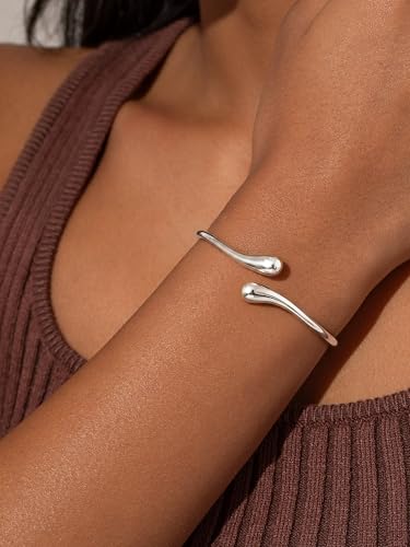 Robaice Gold Bracelets for Women Trendy，14K Gold Plated Bangle Cuff Bracelet Chunky Twist Bracelet Non Tarnish Hypoallergenic Jewelry Gift for Women - color: Medium-Silver