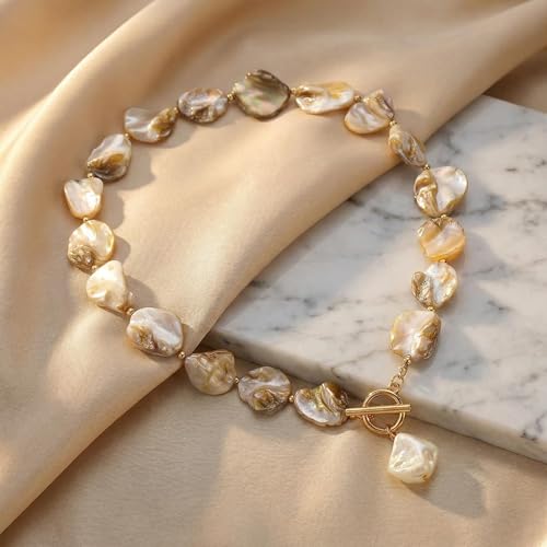 Chunky Shell Choker Necklace for Women, Irregular Shell Beaded Necklace with Faux Pearl Pendant, Boho Beach Jewelry for Summer Vacations, Gold Tone T-Bar Toggle Clasp Statement Necklaces