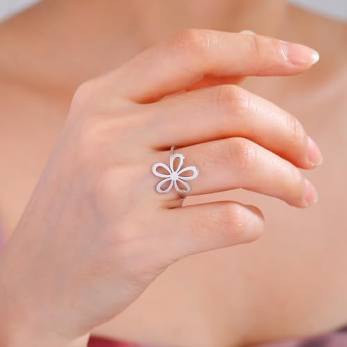 TEAMER Filigree Flower Ring Stainless Steel Elegant Bohemian Finger Ring Wedding Band Ring Exquisite Jewelry for Women - color: Style 2 - Silver