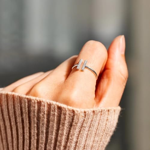 Adjustable Women's Cubic Zirconia Leaf Shaped Ring, 18K Gold-Plated Exquisite Stackable Women's Ring, A Great Gift for Her - color: M