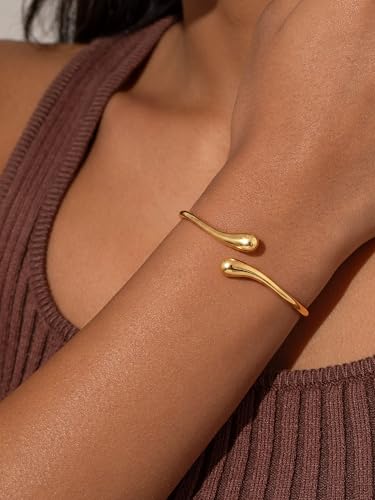 Robaice Gold Bracelets for Women Trendy，14K Gold Plated Bangle Cuff Bracelet Chunky Twist Bracelet Non Tarnish Hypoallergenic Jewelry Gift for Women - color: Small-Gold