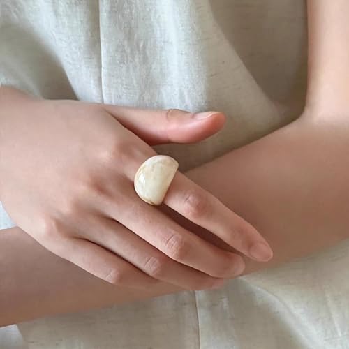 Vintage White Acrylic Ring Acrylic Chunky Wide Rings Resin Statement Ring Resin Dome Rings Not Adjustable Minimalist Geometric Plastic Knuckle Finger Y2K Jewelry for Women - color: White