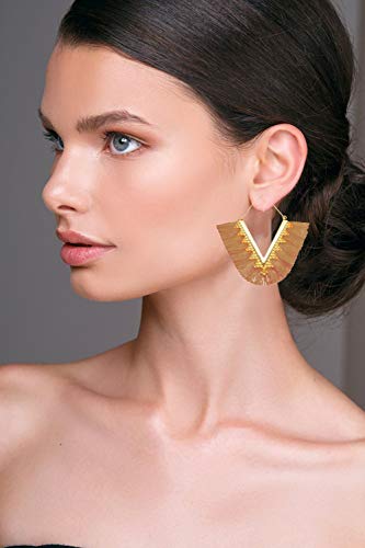 Tassel Hoop Earring Statement Thread Dangle Earrings Stylish Long Fringe Drop Earrings Lightweight Long Swingy French Hook Earrings for Women - color: A Brown