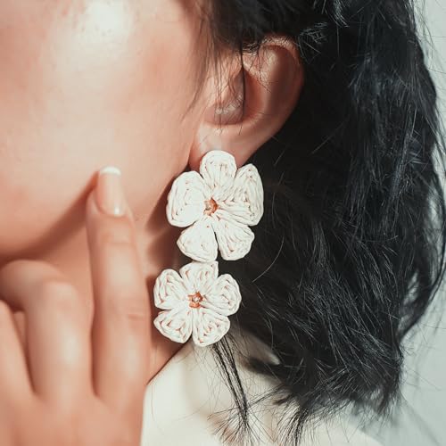 Boho Flower Earrings Statement Raffia Dangle Earrings Cute Floral Jewelry Trendy Summer Beach Vacation Outfits for Women - color: Ivory