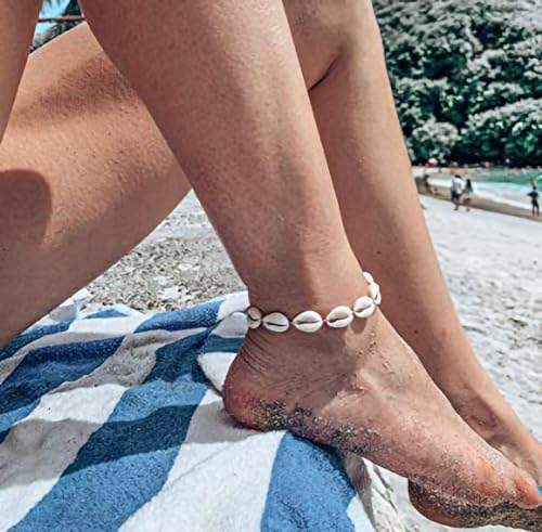 ATIMIGO Adjustable Nature Puka Shell Ankle Bracelet Cowrie Shell Anklet Handmade Boho Hawaiian Beach Surfer Seashell Braided Anklet Foot Jewelry for Women - color: beige string cowire shell anklet