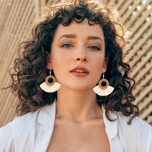 Boho Summer Beach Earrings for Women Lightweight Straw Wicker Earring Statement Raffia Fan Round Tassel Dangle Drop Earrings Hawaii Jewelry - style: White Round