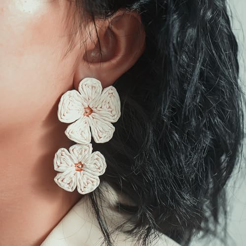 Boho Flower Earrings Statement Raffia Dangle Earrings Cute Floral Jewelry Trendy Summer Beach Vacation Outfits for Women - color: Ivory