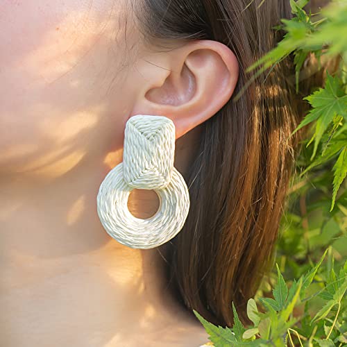 Statement Raffia Earrings Cute Boho Earrings Rattan Dangle Earrings Handmade Straw Wrap Earrings Summer Drop Dangling Earrings for Women Teen Girls - color: White