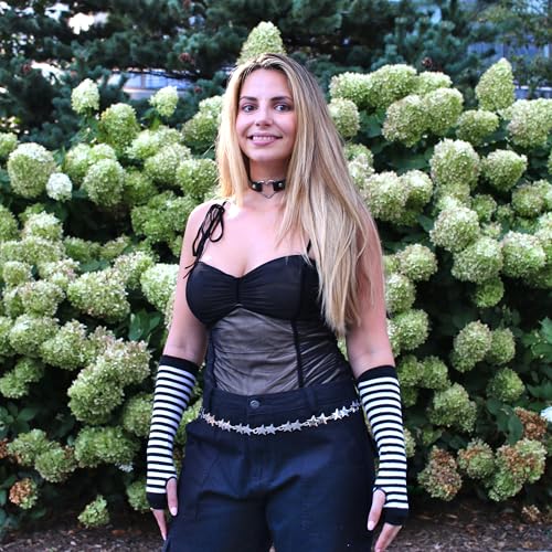 Millennials In Motion Gothic Necklaces - color: Heart Choker