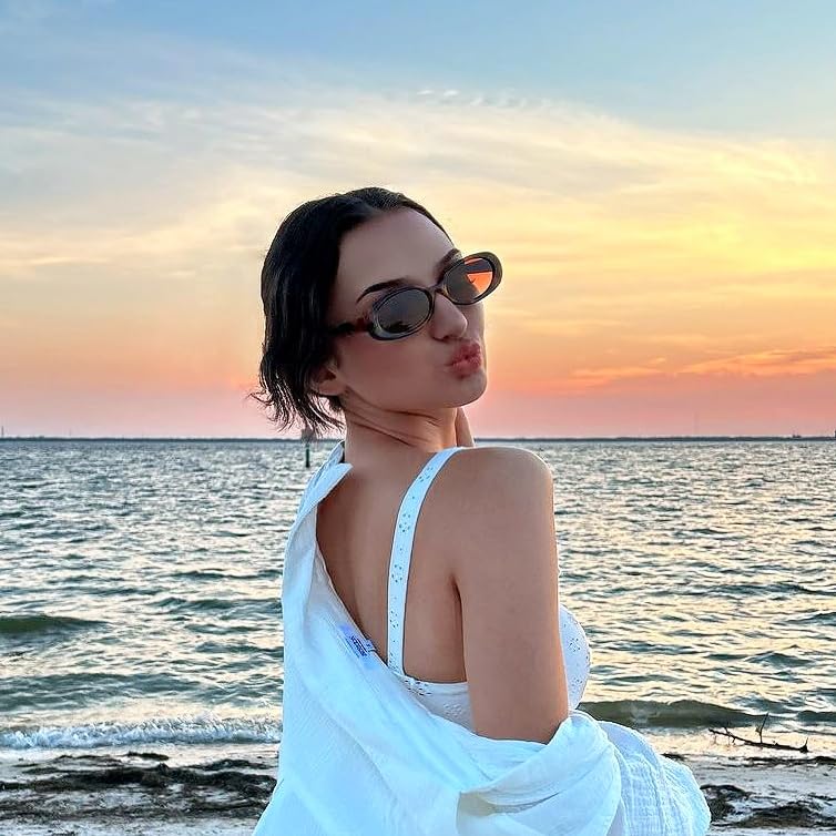 VANLINKER Polarized Retro Oval Sunglasses for Women and Men Small 90s Style VL9580 - color: C20 Black Frame/Red Lens